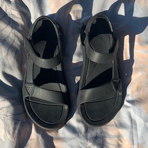 Teva Hurricane Drift Sandals Women’s 9